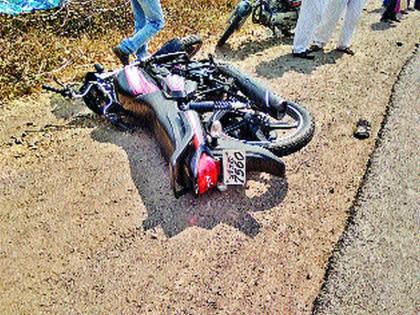 Give bicycling time; Three victims of Chautai in three accidents | दुचाकीस्वारांवर काळाचा घाला; तीन अपघातात चौैघांचा बळी