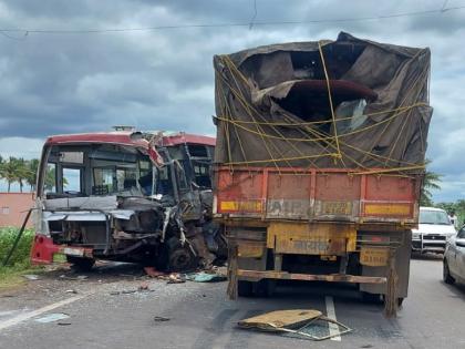 ST bus and truck accident near Pandharpur; Two died on the spot, six injured | पंढरपूरजवळ एसटी बस व ट्रकचा अपघात; दोघांचा जागीच मृत्यू, सहा जखमी