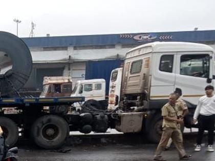 A speeding trailer collided with a rickshaw; two died | भरधाव ट्रेलरची रिक्षाला धडक; दोघांचा मृत्यू