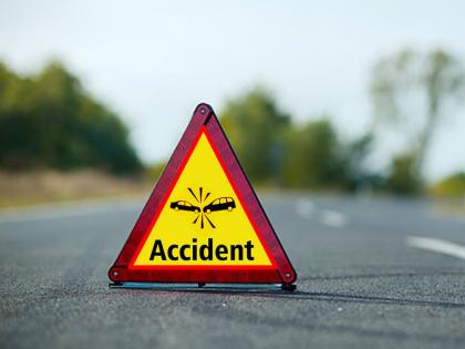 Khed resident dies in tempo collision; Nagthane incident, bike hit from behind | टेम्पोच्या धडकेत खेड येथील बापलेकीचा मृत्यू; नागठाणेतील घटना, दुचाकीला पाठीमागून धडक Khed resident dies in tempo collision; Nagthane incident, bike hit from behind | टेम्पोच्या धडकेत खेड येथील बापलेकीचा मृत्यू; नागठाणेतील घटना, दुचाकीला पाठीमागून धडक