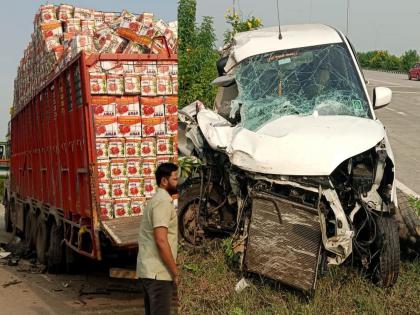 Two devotees from Kolhapur, who were going home after tuljapur darshan, were killed in an accident, two were seriously injured | देवीचे दर्शन करून घराकडे निघालेले कोल्हापुरातील दोन भाविक अपघातात ठार, दोघे गंभीर जखमी