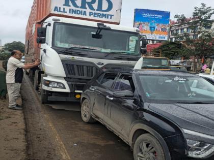 pune news series of accidents on Pune-Nashik highway continues unabated Container hits car while taking shortcut | पुणे-नाशिक महामार्गावर अपघातांची मालिका थांबता थांबेना;शॉर्टकटच्या नादात कंटनेरची कारला धडक pune news series of accidents on Pune-Nashik highway continues unabated Container hits car while taking shortcut | पुणे-नाशिक महामार्गावर अपघातांची मालिका थांबता थांबेना;शॉर्टकटच्या नादात कंटनेरची कारला धडक