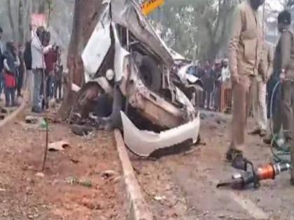 Horrible accident while returning from New Year party, six friends died on the spot | नव्या वर्षातील पहिल्याच दिवशी सहा मित्रांवर काळाचा घाला! पार्टी करून परतताना कार अपघातात मृत्यू