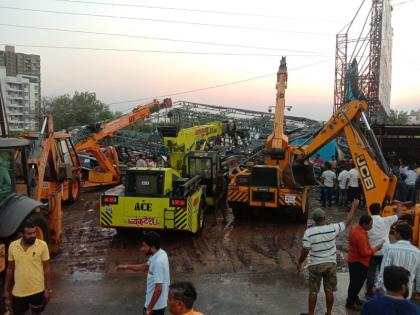 Hoarding collapsed on Katraj-Dehurod road Information that 1 person is serious, 3 to 4 people are trapped under the hoarding | कात्रज-देहुरोडला भररस्त्यात होर्डिंग कोसळला; पाच जणांचा मृत्यू, तिघे गंभीर जखमी