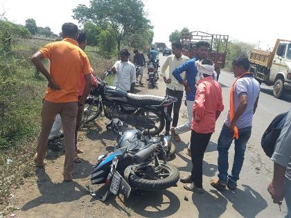 Akola: One person killed on the spot, three injured in road accident on Khamgaon-Akola road | Akola: खामगाव-अकोला रस्त्यावरील रस्ता अपघातात एक जण जागीच ठार, तीन जखमी