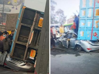 Terrible accident on Pune nagar road The sand truck overturned on the car | Accident: पुणे नगर रस्त्यावर भीषण अपघात; वाळूचा ट्रक कारवर झाला पलटी, कारचा चुराडा