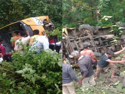 44 students injured after a school bus fell into a valley in Pune Ambegaon | पुण्यातील आंबेगावात शाळकरी बस दरीत कोसळून ४४ विद्यार्थी व ५ कर्मचारी जखमी