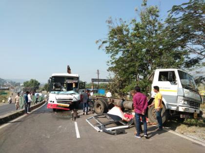 Bus accident in Kamtshet; Two persons seriously injured | कामशेत खिंडीत बसचा अपघात ; दोन जण गंभीर जखमी