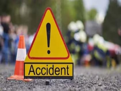 A car ran over 12 people in Sadashiv Peth, Pune; injured admitted to hospital | Pune Accident: टपरीवर चहा पिणाऱ्या १२ विद्यार्थ्यांना भरधाव कारने उडवले; पुण्याच्या सदाशिव पेठेतील घटना A car ran over 12 people in Sadashiv Peth, Pune; injured admitted to hospital | Pune Accident: टपरीवर चहा पिणाऱ्या १२ विद्यार्थ्यांना भरधाव कारने उडवले; पुण्याच्या सदाशिव पेठेतील घटना
