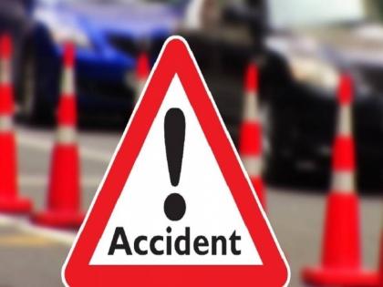 Unidentified pedestrian killed in collision with speeding cab, incident in Khadki Bazar area Unidentified pedestrian killed in collision with speeding cab, incident in Khadki Bazar area | भरधाव कॅबच्या धडकेत अज्ञात पादचारी ठार, खडकी बाजार परिसरातील घटना