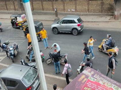 The bones of the people were broken by the torrential rain Incidents of bike falling at 10 places in the city | भुरभुर पावसाने मोडली लोकांची हाडे; शहरात १० ठिकाणी दुचाकी घसरण्याच्या घटना