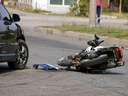 While returning from Mahadev's darshan, the two-wheeler was hit by a car, killing two youths on the spot | महादेवाचे दर्शन घेऊन परतताना दुचाकीला कारने उडवले, दोन तरुणांचा जागीच मृत्यू