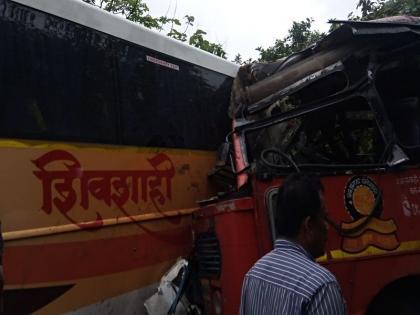 A simple bus of Shivshahi bus stands in Alibaug | अलिबागमध्ये शिवशाही बसची साध्या बसला बेदरकार धडक