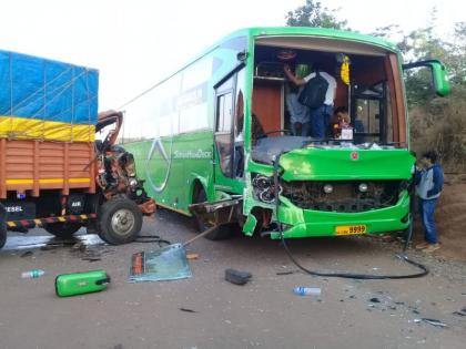 Two-wheeler death in a triple crash on Otav on Mumbai-Goa highway | मुंबई-गोवा महामार्गावरील ओटव येथे तिहेरी अपघातात दुचाकीस्वाराचा मृत्यू