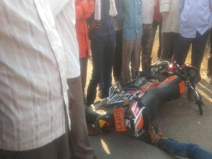 Truck hits bike; One killed on the spot | ऊस वाहतूक करणाऱ्या ट्रकची बाईकला धडक; एकजण जागीच ठार