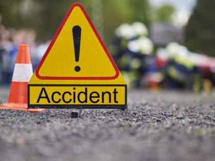 An unidentified vehicle hit a two-wheeler; Two killed | अज्ञात वाहनाची दुचाकीला धडक; दोन ठार