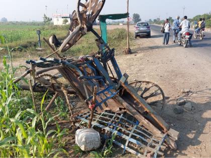 Sugarcane laborers' bullock cart crushed in a collision with a speeding bus; Mother and son died, father and son injured | बसच्या धडकेत बैलगाडीचा चुराडा; उसतोड मजूर कुटुंबातील आई-मुलाचा मृत्यू, बाप-लेक जखमी