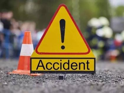 Truck collision, woman seriously injured After the incident, the driver fled from the spot | माल वाहतुकीच्या वाहनाची धडक, महिला गंभीर जखमी; घटनेनंतर वाहनचालक घटनास्थळावरून पळून गेला