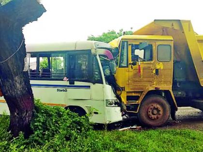 Travels bus collided on the Tipper in Nagpur | नागपुरात भरधाव ट्रॅव्हल्स टिप्परवर आदळली