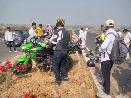 Racing bike accident at Roti Ghat on Sant Tukaram Maharaj Palkhi Highway, driver injured | संत तुकाराम महाराज पालखी महामार्गावरील रोटी घाटात रेसिंग बाइकचा अपघात, चालक जखमी Racing bike accident at Roti Ghat on Sant Tukaram Maharaj Palkhi Highway, driver injured | संत तुकाराम महाराज पालखी महामार्गावरील रोटी घाटात रेसिंग बाइकचा अपघात, चालक जखमी