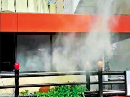Fire at Vidhan Bhavan gate; Doused in six minutes | विधानभवनच्या गेटवर आग; सहा मिनिटांत आटोक्यात Fire at Vidhan Bhavan gate; Doused in six minutes | विधानभवनच्या गेटवर आग; सहा मिनिटांत आटोक्यात