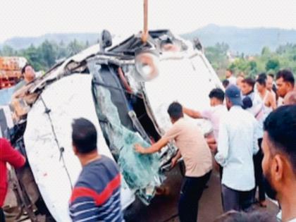 Five people from Mumbai die after car falls into Jagbudi river, daughter dies while going to father's funeral | जगबुडी नदीत कार कोसळून मुंबईच्या पाच जणांचा मृत्यू, वडिलांच्या अंत्यविधीसाठी जाताना मुलीचा अंत Five people from Mumbai die after car falls into Jagbudi river, daughter dies while going to father's funeral | जगबुडी नदीत कार कोसळून मुंबईच्या पाच जणांचा मृत्यू, वडिलांच्या अंत्यविधीसाठी जाताना मुलीचा अंत