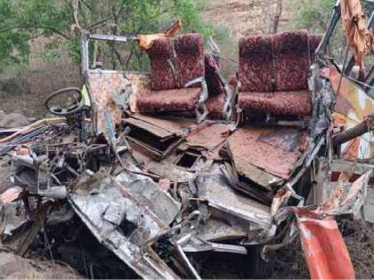 Accident: 13 boys and girls of the Dholtasha team died due to the driver's nap, an early morning incident on the Mumbai-Pune National Highway. | Accident: ढोलताशा पथकातील १३ मुले-मुली चालकाच्या डुलकीने मृत्यूच्या खाईत, मुंबई-पुणे राष्ट्रीय महामार्गावर पहाटेची घटना