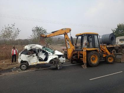 father and son died and two seriously injured in car trailer accident on kondhali road nagpur | कारची ट्रेलरला मागून धडक; कारचालक पित्यासह ५ महिन्याचा चिमुकला जागीच ठार