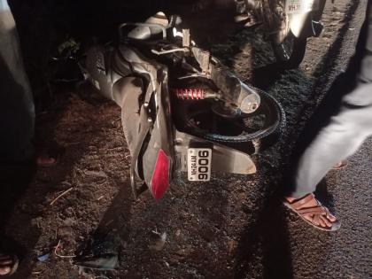 Sugarcane Tractor-Dain Two-wheeler freak accident; One died on the spot, an incident at 8:30 pm on the Shirur-Mukhed road | उसाचा ट्रॅक्टर- दाेन दुचाकींचा विचित्र अपघात; एकाचा जागीच मृत्यू, शिरूर- मुखेड मार्गावरील रात्री साडे आठ वाजताची घटना