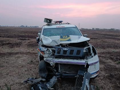 Nandurbar: Police vehicle and goods truck collide head-on, three personnel including police inspector injured | Nandurbar: पोलिस वाहन व मालट्रकची समोरासमोर धडक, पोलिस निरिक्षकासह तीन कर्मचारी जखमी 