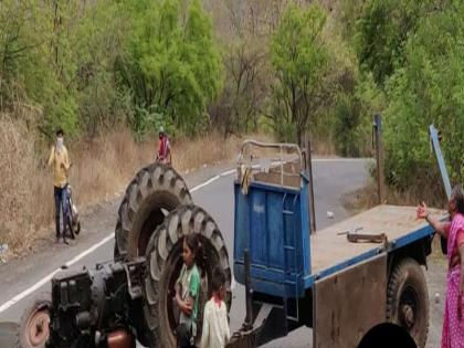 4 killed: A tractor carrying laborers overturned in the ghat near the temple | ४ ठार : देवळ्याजवळ भावडबारी घाटात ट्रॅक्टर उलटला