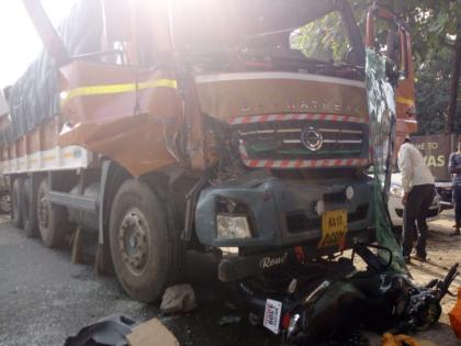 Accident again! Four vehicles hit by a truck due to brake failure; Incident near the navale bridge | पुन्हा अपघात! ब्रेक फेल झाल्याने मालट्रकची चार वाहनांना धडक; नवले पुलाजवळील घटना