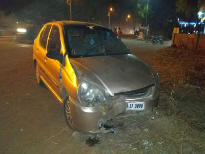 Wadala-DGP Nagar hit a car divider; three is seriously injured | वडाळा-डीजीपीनगर : कार दुभाजकावर आदळली; तीघे गंभीर जखमी Wadala-DGP Nagar hit a car divider; three is seriously injured | वडाळा-डीजीपीनगर : कार दुभाजकावर आदळली; तीघे गंभीर जखमी