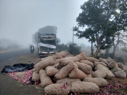 One killed, three others seriously injured in truck accident | ट्रक अपघातात एक ठार, तीन जण गंभीर 