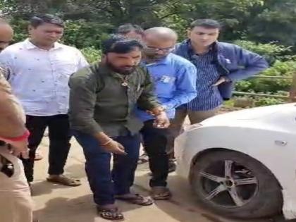 Unknown looses car wheel nut, builder escapes accident; Filed a case in satara |  Satara: अज्ञाताने कारच्या चाकाची नट केले लूज, बांधकाम व्यावसायिक अपघातातून बचावला; गुन्हा दाखल