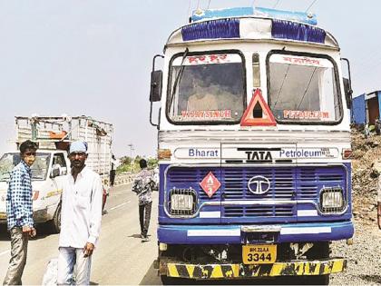 Girl killed in speedy tanker collision; Two children were rescued along with married couple | भरधाव टँकरच्या धडकेत मुलगी ठार; दामत्यासह दोन मुले बचावली