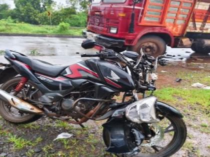 Speeding bike hits parked truck on Mumbai Goa highway Two killed | Sindhudurg: थांबलेल्या ट्रकला दुचाकीची धडक, दोघे ठार; चायनीज आणण्यासाठी जाताना झाला अपघात
