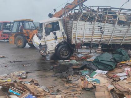 Accident of ST bus going from Ratnagiri to Mumbai, 14 passengers injured | रत्नागिरीहून मुंबईला जाणाऱ्या एसटी बसचा अपघात, 14 प्रवासी जखमी