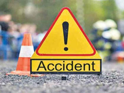 A young man was injured when the truck fell off the bridge after the driver lost control | चालकाचा ताबा सुटल्यानं पुलावरुन ट्रक खाली पडल्यानं तरुण जखमी