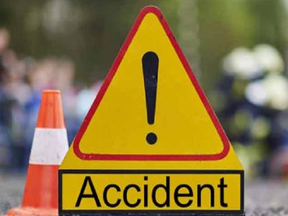 Bike rider dies in collision with tempo; Fatal accident on Talegaon-Chakan road | टेम्पोच्या धडकेत दुचाकीस्वार तरुणाचा मृत्यू; तळेगाव-चाकण रस्त्यावर भीषण अपघात