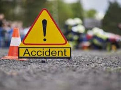 Four persons were injured in an accident near Wadiwarhe | वाडीवऱ्हेजवळ अपघातात चार जण जखमी