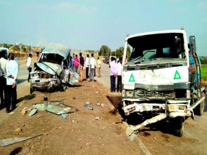 Two dead and Eight injured in an accident at Latur | देवदर्शनासाठी जाणाऱ्या जीपचा भीषण अपघात; दोन जागीच ठार