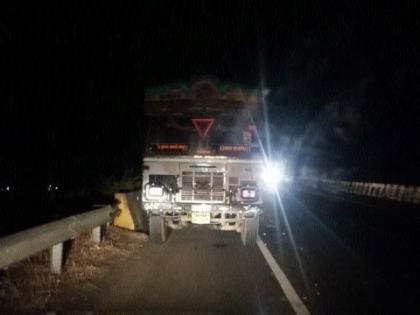 Two dead in midnight accident in Kasara Ghat | कसारा घाटात मध्यरात्री अपघातात दोन ठार