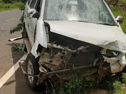 The car wrecked, the father died on the spot due to a tire leak | बागलकोटजवळ टायर फुटल्याने गाडी उलटून अपघात, बाप लेकांचा जागेवर मृत्यू