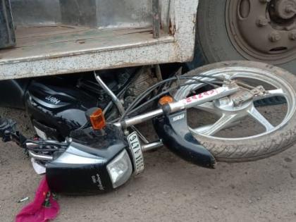 Luxury blew up the bike; One killed, two seriously injured | लक्झरीने दुचाकीला उडविले; एक ठार, दोन गंभीर