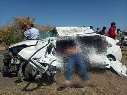 Three died on the spot, one seriously injured as car overturned due to flat tire on amravati kondhali road | कारचा टायर फुटून भीषण अपघात; पती, पत्नी व मुलगा जागीच ठार, एक गंभीर जखमी