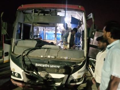 12 passengers injured in bus and four-wheeler accident; Incident near Muktainagar | बस आणि चारचाकी अपघातात १२ प्रवासी जखमी; मुक्ताईनगरजवळील घटना