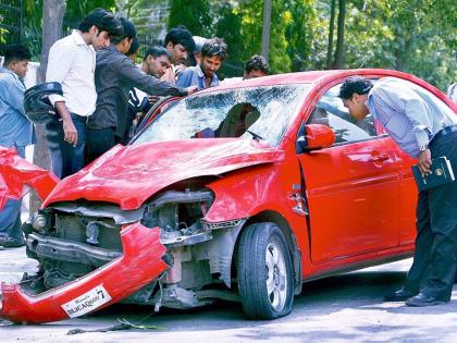 those who make the video of the injured in road accidents will be recorded on the case | अपघातग्रस्तांच्या मदतीऐवजी बघ्याची भूमिका घेऊन व्हिडीओ बनवणाऱ्यांवर होणार कारवाई