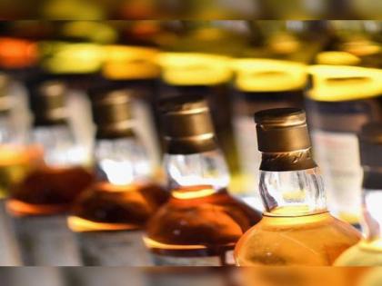 Two vehicles along with fake liquor worth 26 lakh 82 thousand were seized from Shahapur | शहापूर येथून २६ लाख ८२ हजारांचे बनावट मद्यासह दोन वाहनेही जप्त