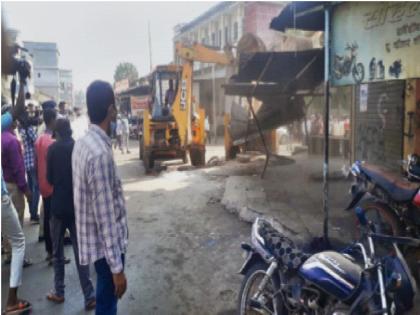 Occupation of streets, including open spaces in front of shops; Hammer on unauthorized constructions in Jawahar | दुकानांसमोरील मोकळ्या जागेसह रस्त्यांवरही कब्जा; जव्हारमध्ये अनधिकृत बांधकामांवर हातोडा